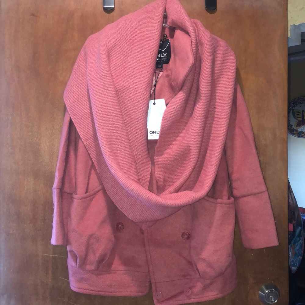 NWT Salmon Pink Coat with Scarf size S
